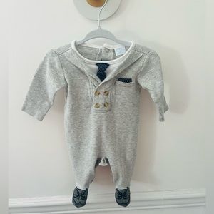 Infant suit romper with the tie size 3 months.
